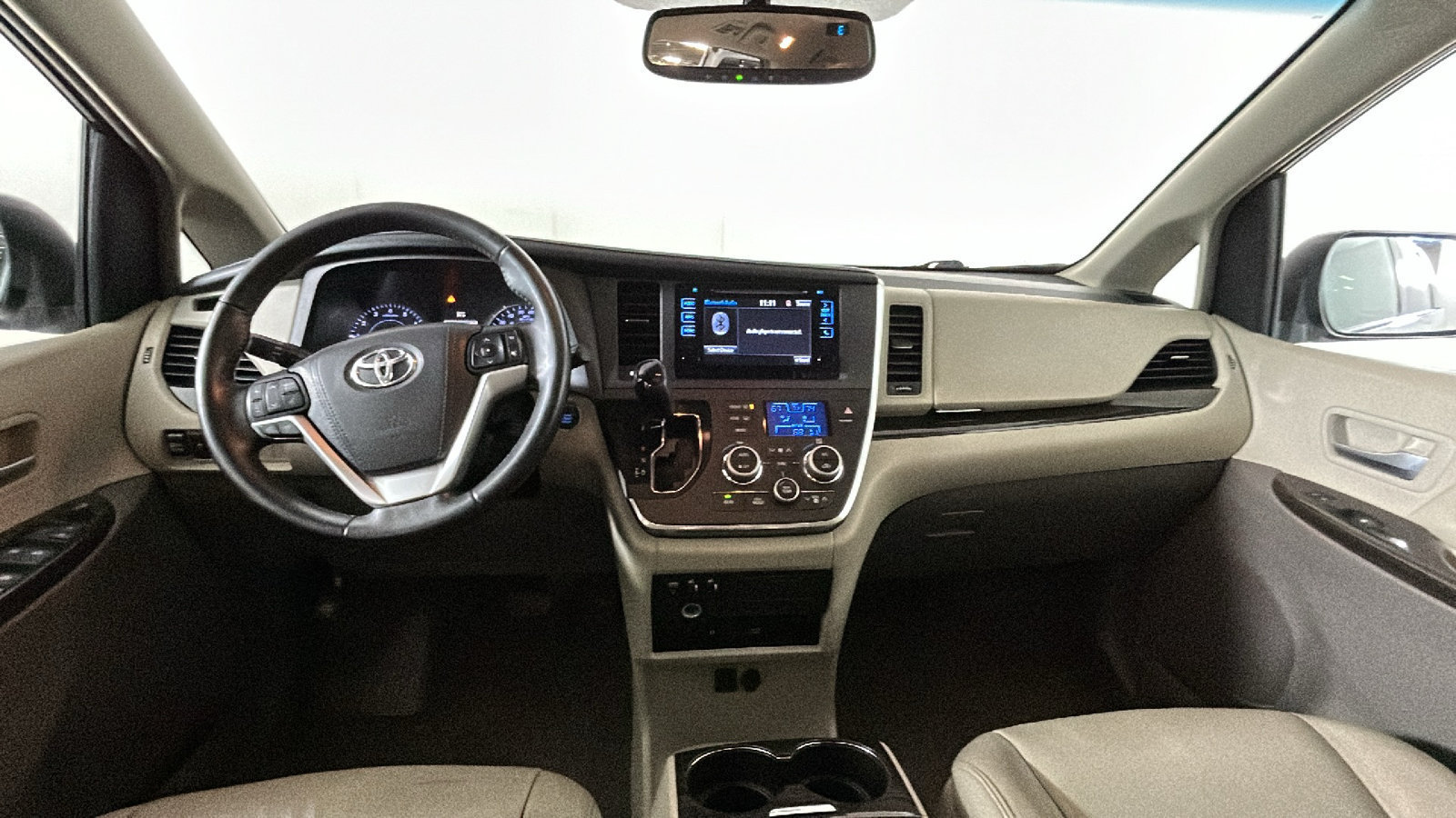 Used 2015 Toyota Sienna XLE Premium AWD/4WD image 31