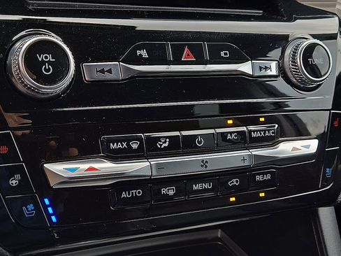 Used 2022 Ford Explorer Limited w/ Equipment Group 301A AWD/4WD image 16