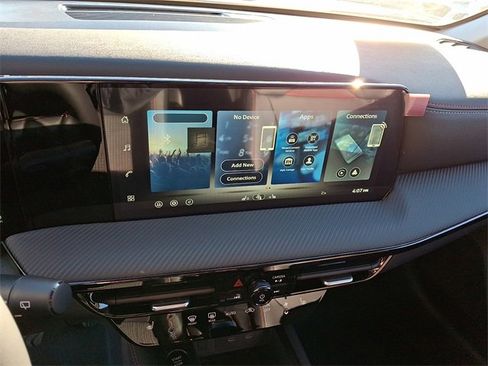 New 2026 Nissan Kicks SR w/ Cold Weather Package image 7