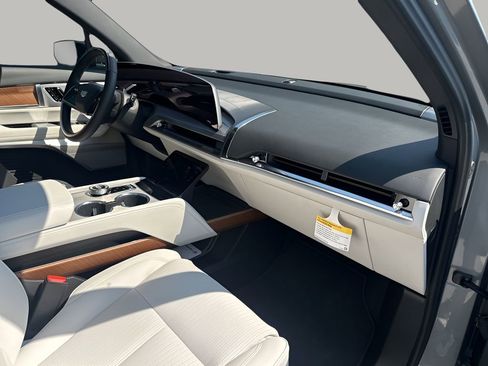 New 2026 Cadillac Vistiq Luxury image 13