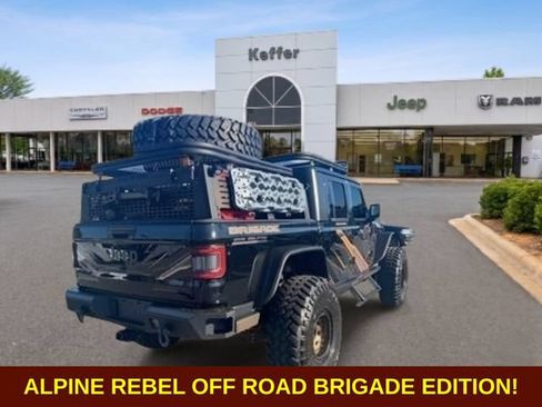 Used 2023 Jeep Gladiator Sport AWD/4WD image 6