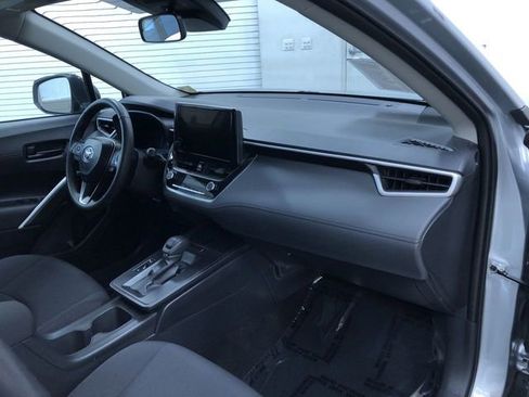 Used 2026 Toyota Corolla Cross LE FWD image 24
