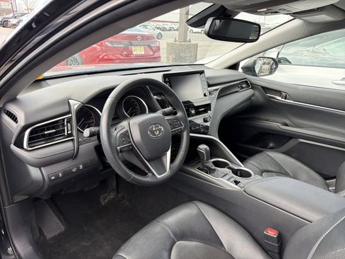 Used 2023 Toyota Camry XLE image 9