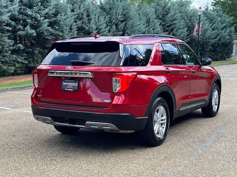 Used 2020 Ford Explorer XLT w/ Equipment Group 202A AWD/4WD image 21
