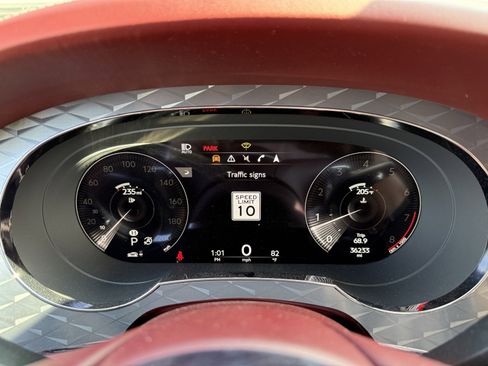 Used 2021 Bentley Bentayga V8 w/ First Edition Specification image 33