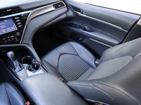 Used 2018 Toyota Camry SE w/ Convenience Package image 18