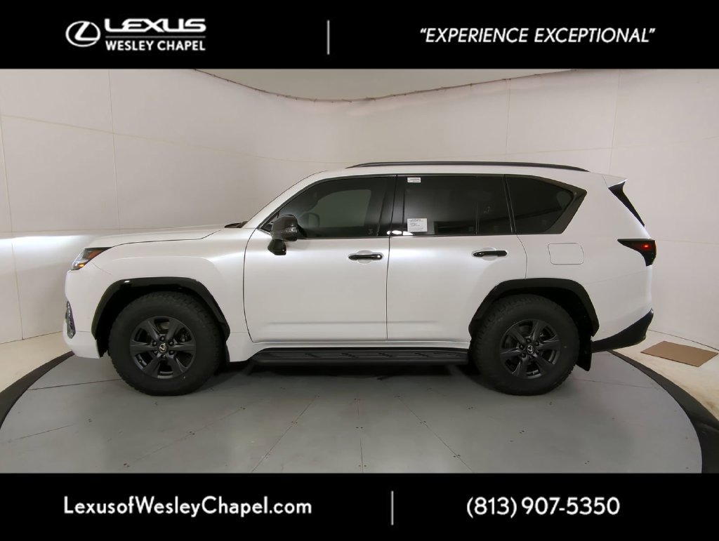 Used 2025 Lexus LX 700h Overtrail AWD/4WD image 5
