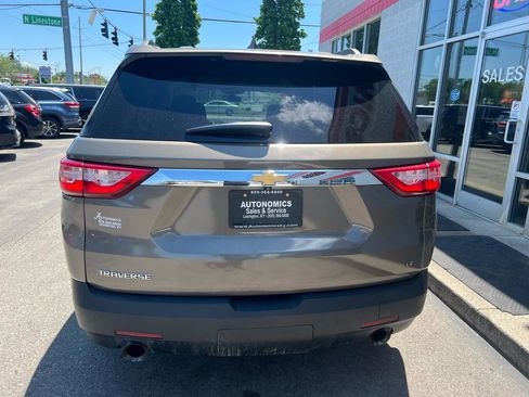 Used 2020 Chevrolet Traverse LT FWD image 5