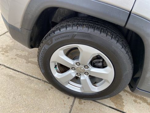 Used 2019 Jeep Compass Latitude FWD image 29