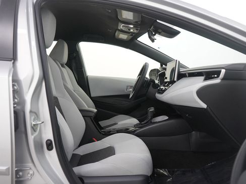 Used 2024 Toyota Corolla SE w/ SE Package image 11