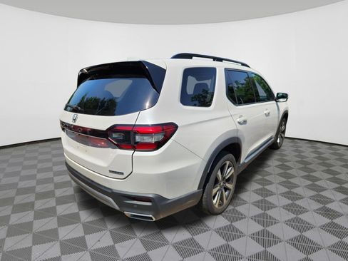 Certified 2023 Honda Pilot Touring image 4