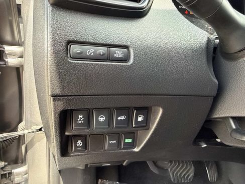 Used 2018 Nissan Rogue SL w/ Premium Package FWD image 34