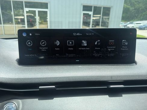 Used 2025 Genesis GV70 2.5T AWD/4WD image 13