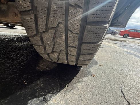 Used 2013 Dodge Avenger SE image 16