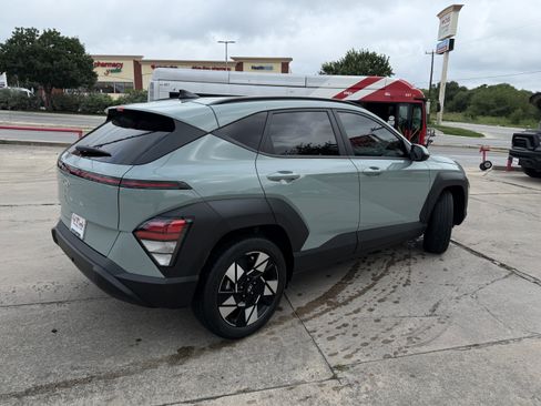 Used 2024 Hyundai Kona SEL w/ Convenience Package FWD image 8