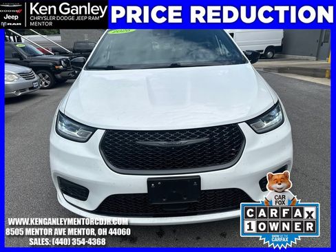 Used 2025 Chrysler Pacifica Limited FWD image 2