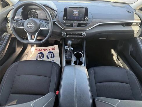 Used 2024 Nissan Altima 2.5 SV image 14