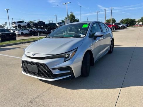 Used 2025 Toyota Corolla SE w/ SE Premium Package FWD image 7