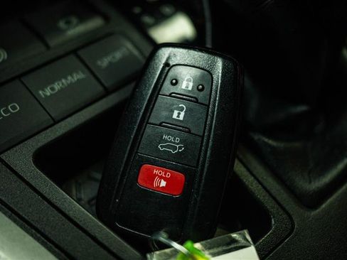 Used 2022 Toyota RAV4 XLE w/ Convenience Package FWD image 23