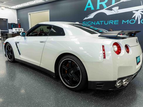 Used 2014 Nissan GT-R Black Edition AWD/4WD image 9