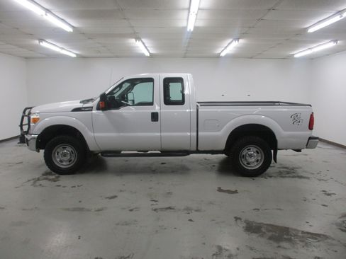 Used 2016 Ford F250 XL w/ Power Equipment Group AWD/4WD image 9