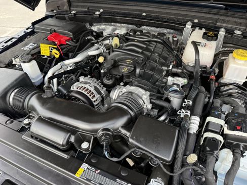 Used 2025 Jeep Gladiator Mojave image 32