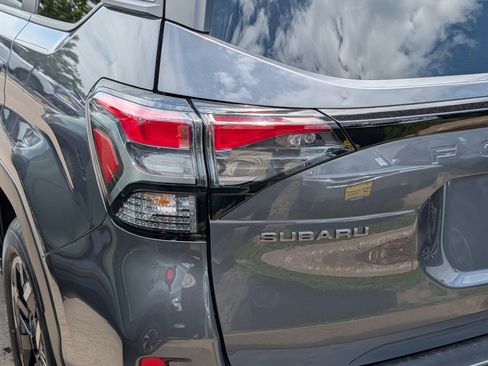 Certified 2025 Subaru Forester Premium AWD/4WD image 17