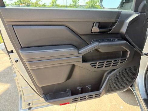 Used 2025 Toyota Tacoma SR AWD/4WD image 12