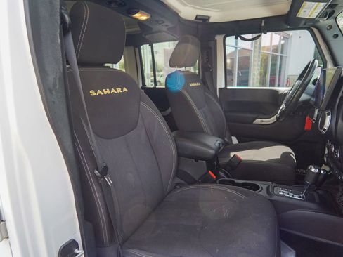 Used 2015 Jeep Wrangler Unlimited Sahara w/ Connectivity Group AWD/4WD image 21