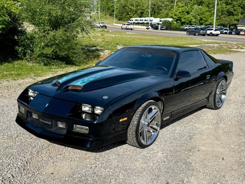 Used 1989 Chevrolet Camaro IROC-Z RWD image 2