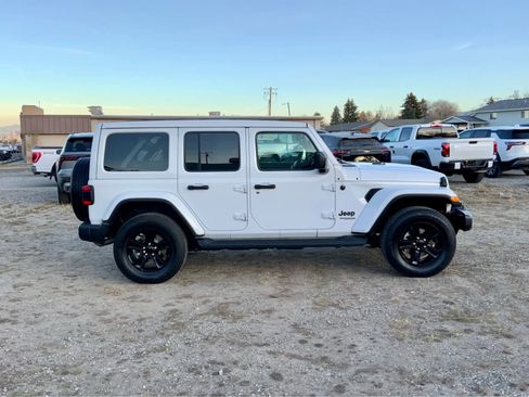 Used 2021 Jeep Wrangler Unlimited Sahara image 6