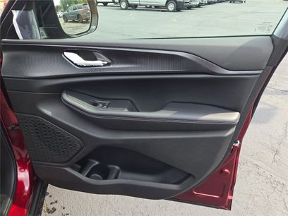 New 2025 Jeep Grand Cherokee Altitude