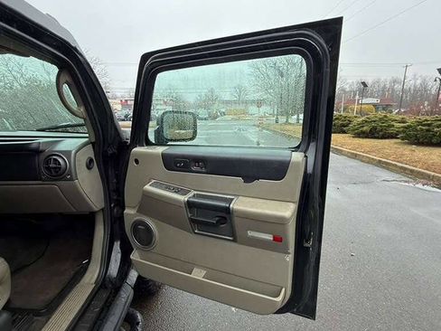 Used 2003 HUMMER H2 w/ Preferred Equipment Group image 25