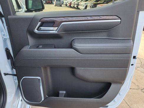 New 2026 GMC Sierra 1500 SLT image 40