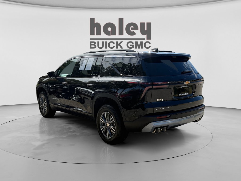 Used 2026 Chevrolet Traverse LT w/ Driver Confidence Package FWD image 3