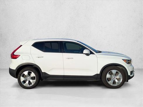 Used 2019 Volvo XC40 T5 Momentum AWD/4WD image 4