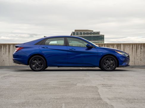 Used 2022 Hyundai Elantra SEL w/ Cargo Package FWD image 6