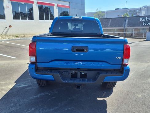 Used 2017 Toyota Tacoma TRD Sport AWD/4WD image 26