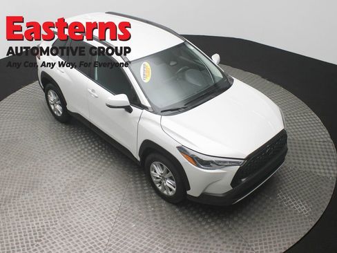 Used 2023 Toyota Corolla Cross LE image 3