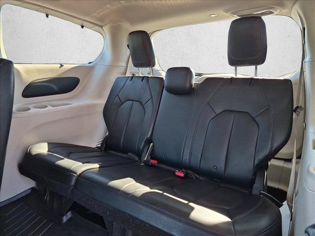 Used 2020 Chrysler Pacifica Touring-L FWD image 20