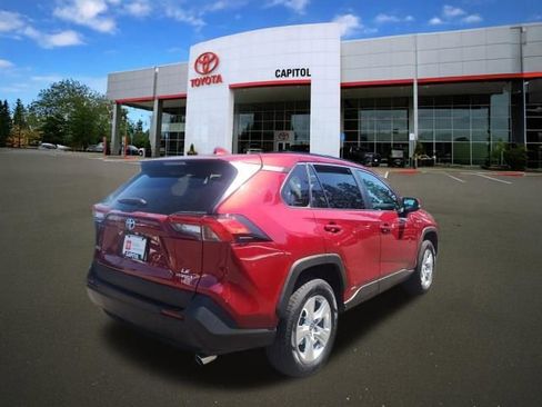 Used 2021 Toyota RAV4 LE AWD/4WD image 11