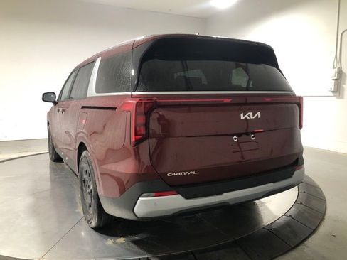 New 2026 Kia Carnival FWD image 5