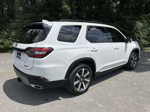 Used 2025 Honda Pilot Elite image 3