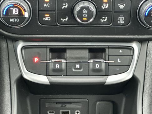 Used 2022 GMC Terrain SLT w/ Infotainment Package II image 30