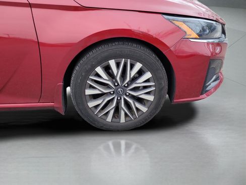 Used 2024 Nissan Altima 2.5 SV image 11