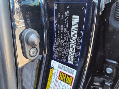 Used 2024 Toyota Highlander XLE image 18