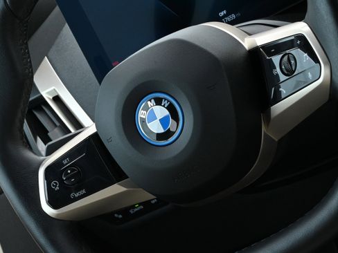 Used 2024 BMW iX xDrive50 w/ Sport Package AWD/4WD image 23
