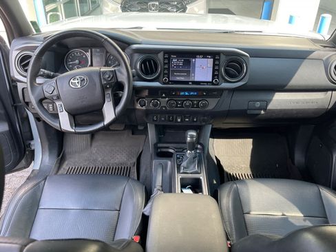 Used 2021 Toyota Tacoma TRD Off-Road w/ TRD Premium Off Road Package AWD/4WD image 11