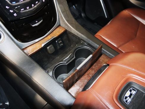 Used 2020 Cadillac Escalade Luxury image 50