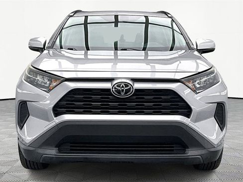 Used 2019 Toyota RAV4 LE image 3